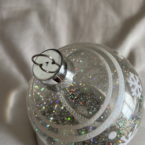 Napco snowflake glitter globe. - Picture 5 of 5